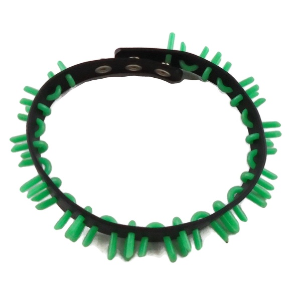Glow in The Dark Spiked Choker NEW Black Green - Picture 7 of 8